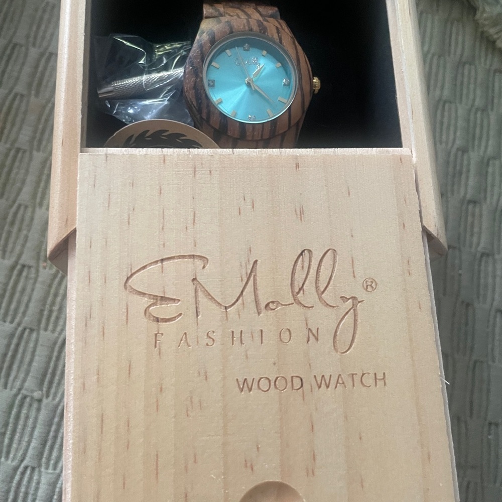 Emolly Fashion Women’s 100% Natural Teakwood Watch ~ NIB